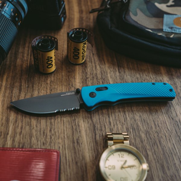 Ніж SOG Flash AT, Civic Cyan Serrated