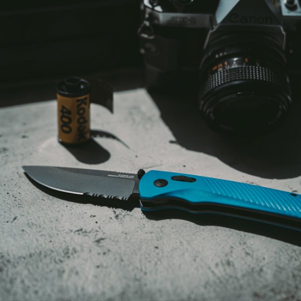 Ніж SOG Flash AT, Civic Cyan Serrated