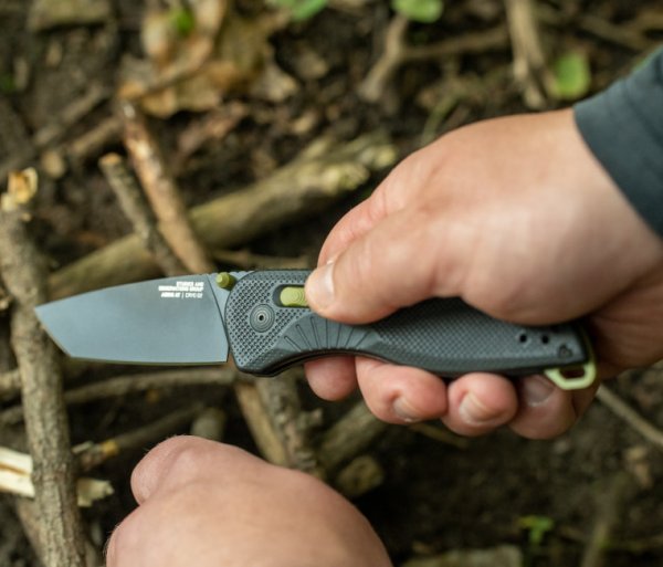 Ніж SOG Aegis AT TP Black & Moss 