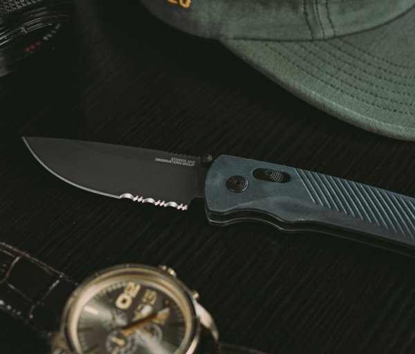 Нож SOG Flash AT, Urban Grey, Serrated 