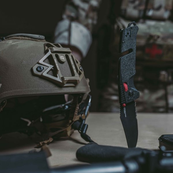 Ніж SOG Trident AT, Black/Red, Serrated