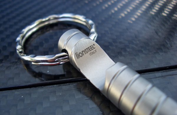 Брелок Lionsteel ESCAPER