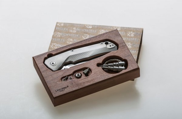 Ніж Lionsteel T.R.E. Carbon Fiber 